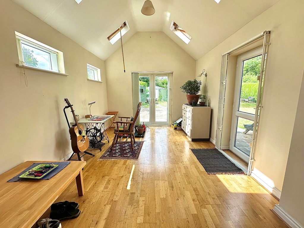 Property photo 3 of 28