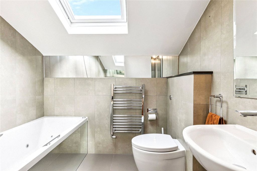 Property photo 3 of 15 Family Bathroom