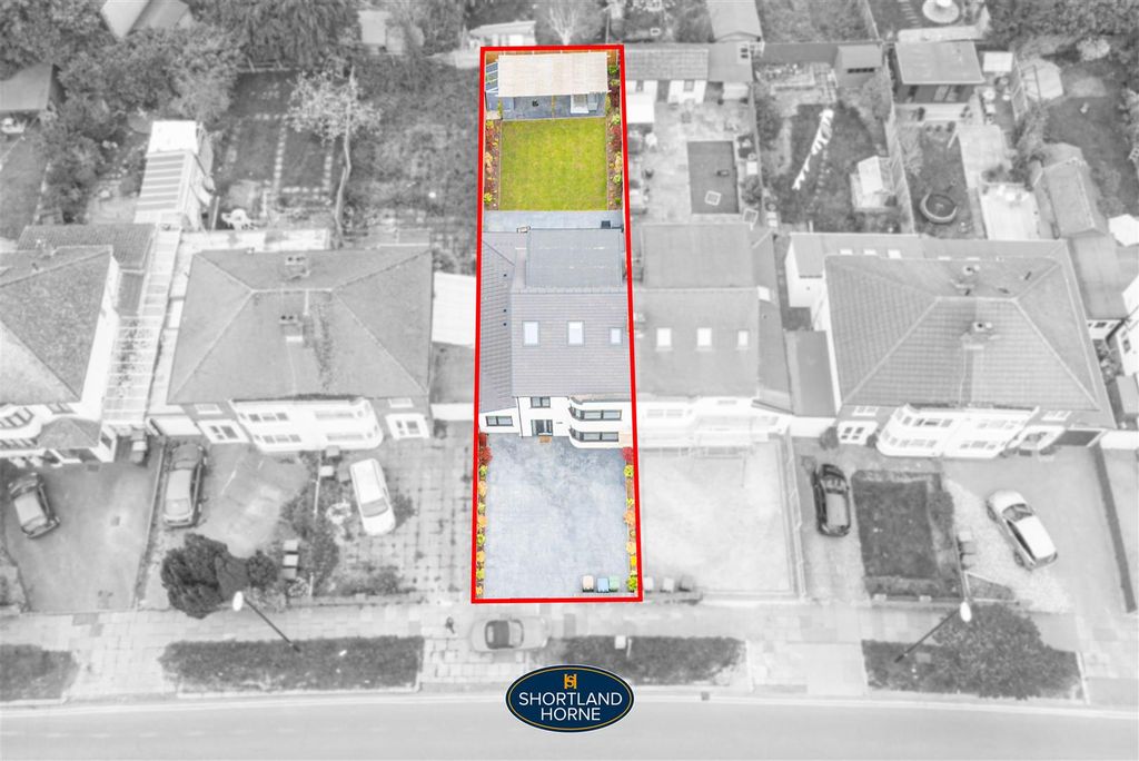 Property photo 2 of 31