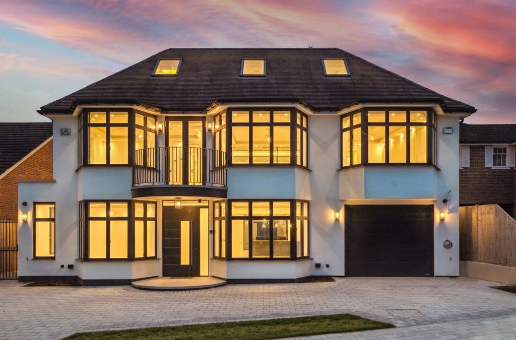 Property photo 2 of 54