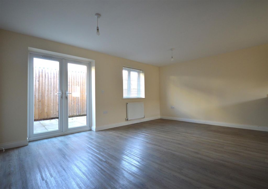 Property photo 2 of 25 Living Room