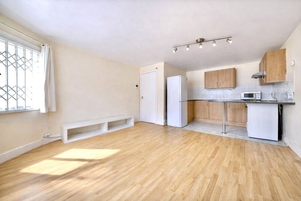 Property photo 2 of 6 Picture No. 06