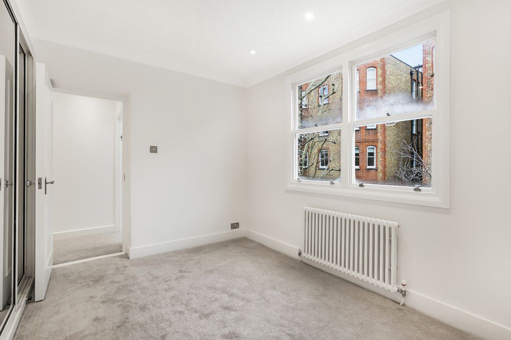 Property photo 3 of 14 Picture 4