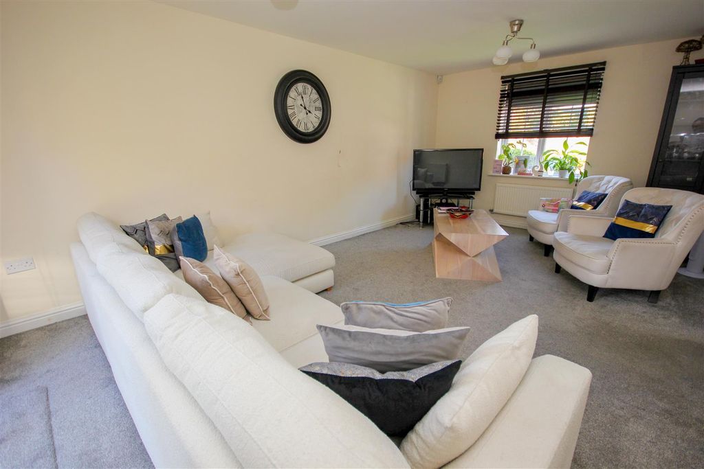 Property photo 3 of 17 Lounge.Jpg