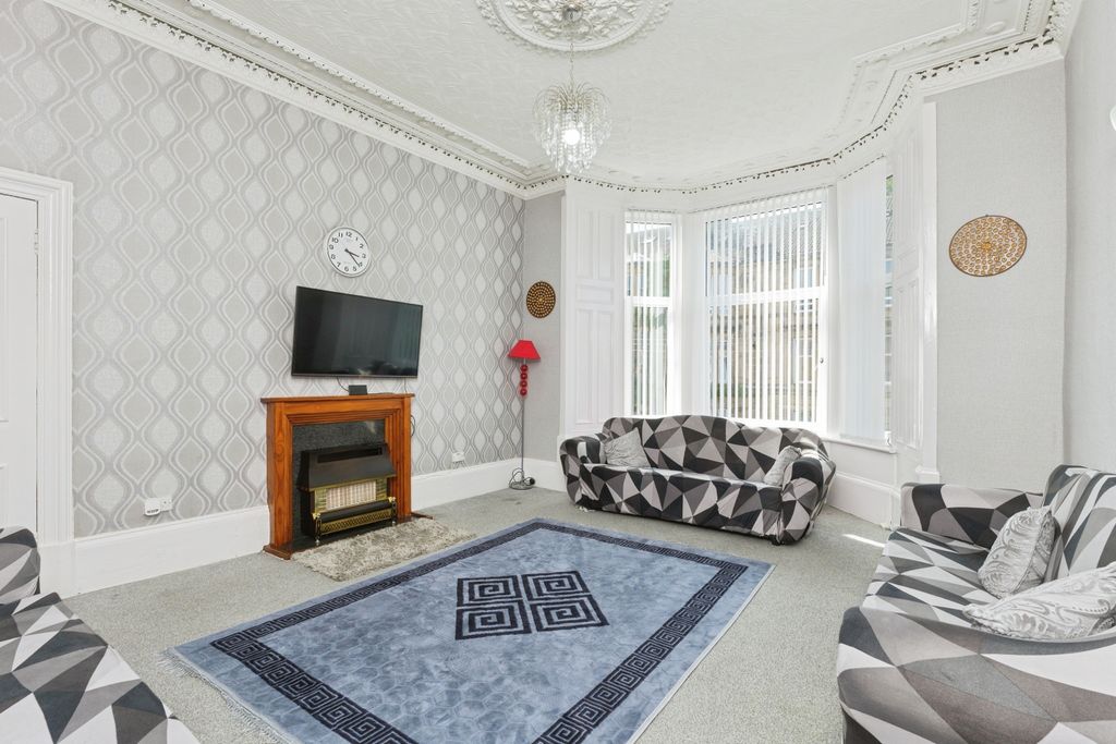 Property photo 3 of 15 Living Room