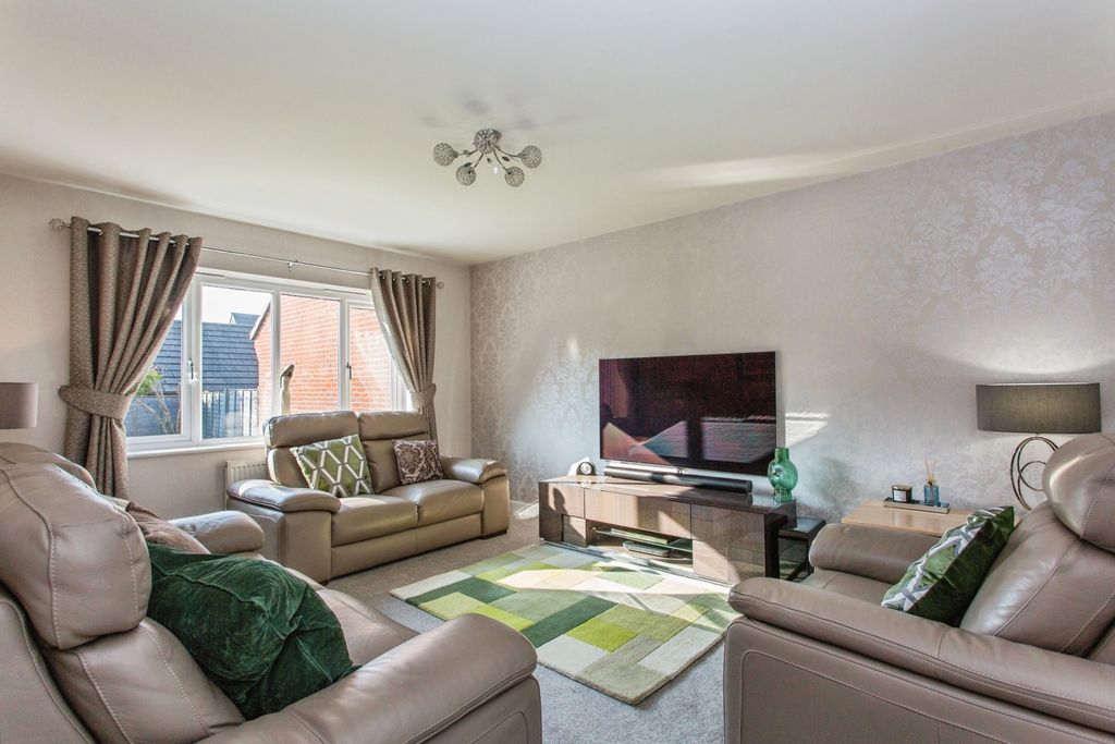 Property photo 2 of 18 Pbox-Img.Jpg