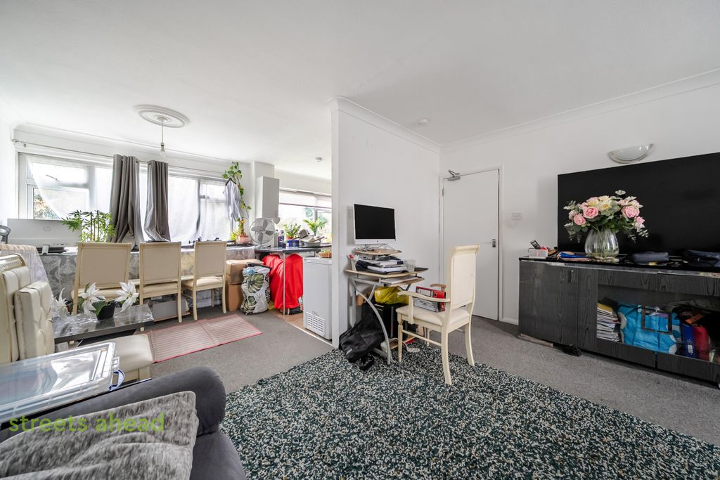 Property photo 3 of 12 A7Bbeec0-A323-42E...