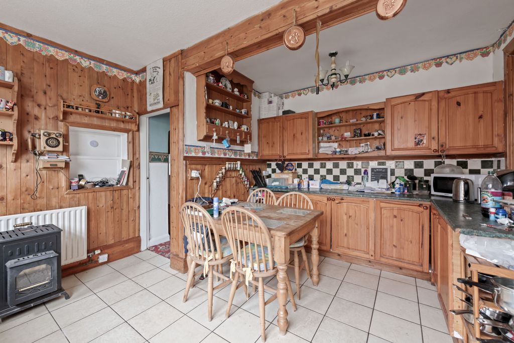 Property photo 2 of 39