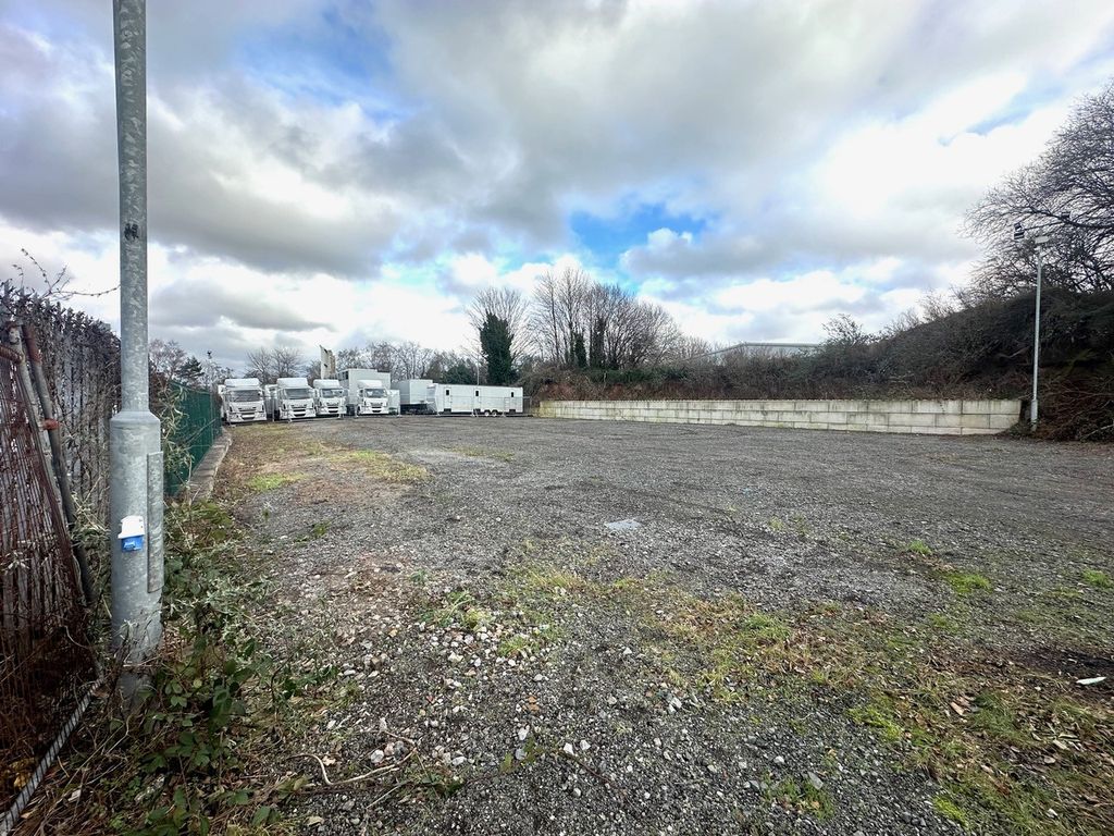 Property photo 3 of 4