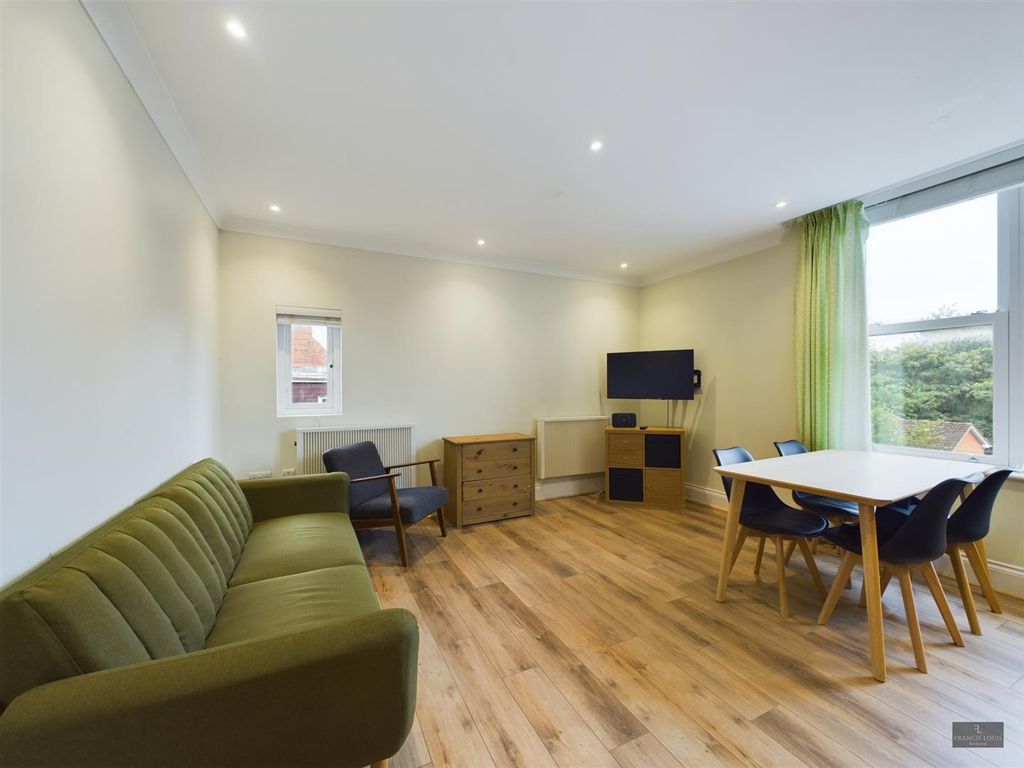 Property photo 3 of 7 Cam01856G0-Pr0112-Still004.Jpg