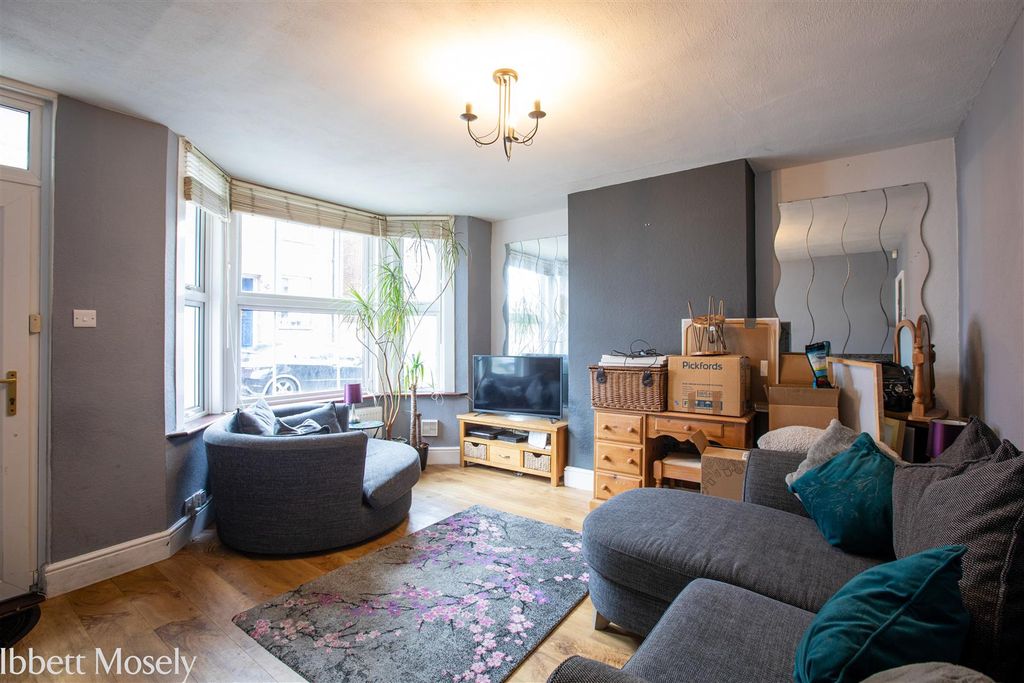 Property photo 2 of 8 20260630-23 New St-10.Jpg