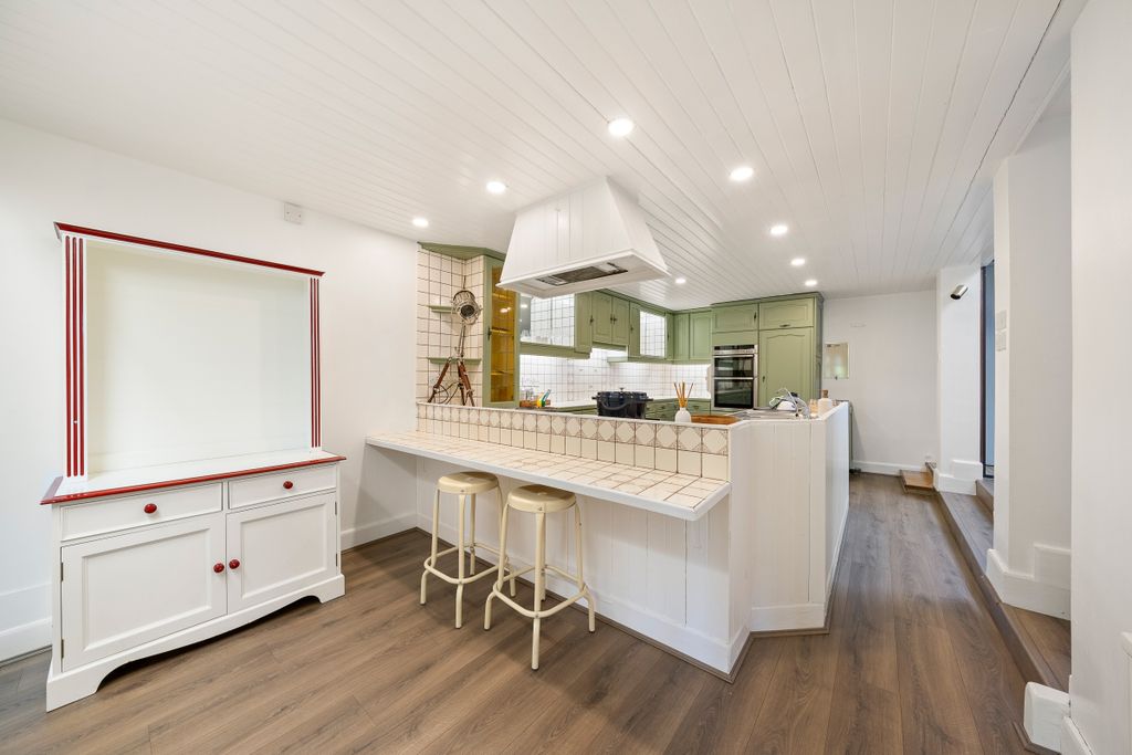 Additional image 10 of 6 bed property for saleGibraltar Lane Cookham, Maidenhead, Maidenhead SL6