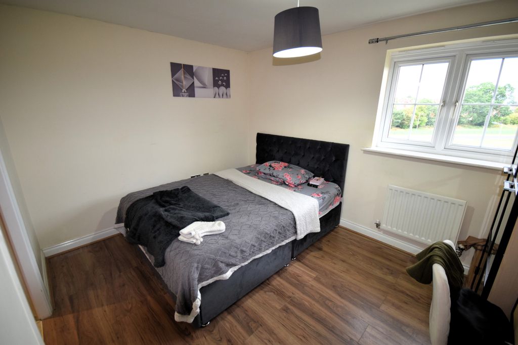 Property photo 3 of 6 Bed 1