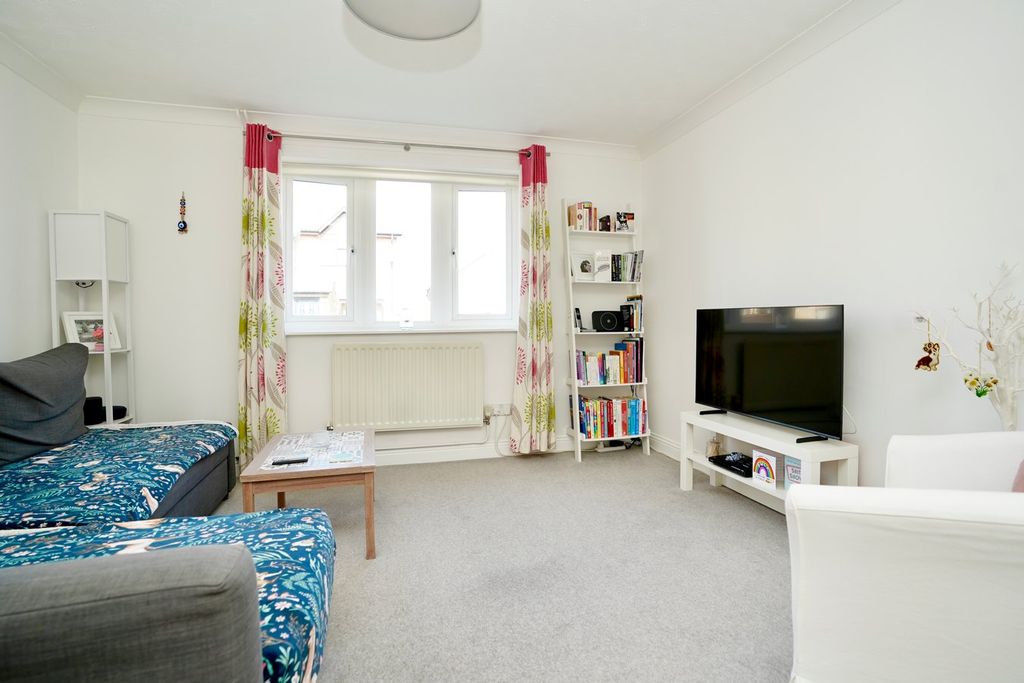 Property photo 3 of 12