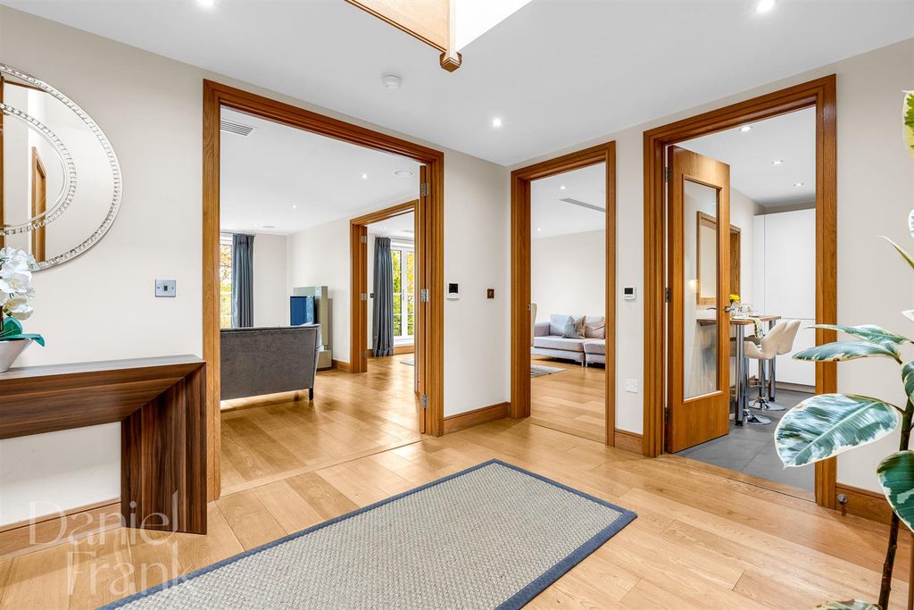 Property photo 3 of 42