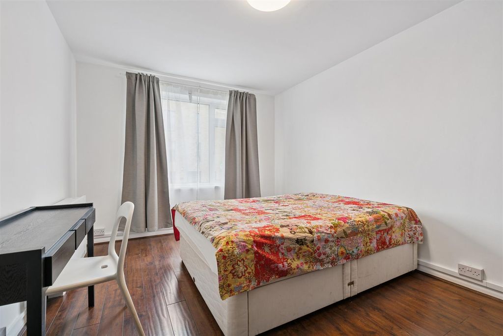 Property photo 3 of 9 Bridge Court 20 Southey Road Sw19 Bedroom 1B