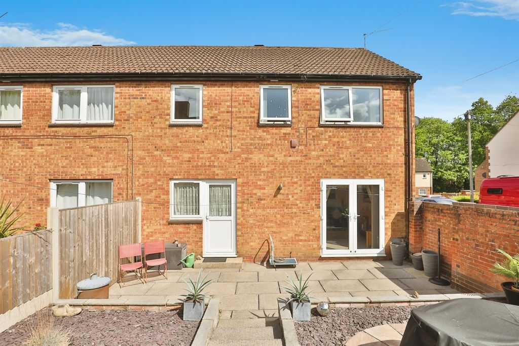 Property photo 2 of 17