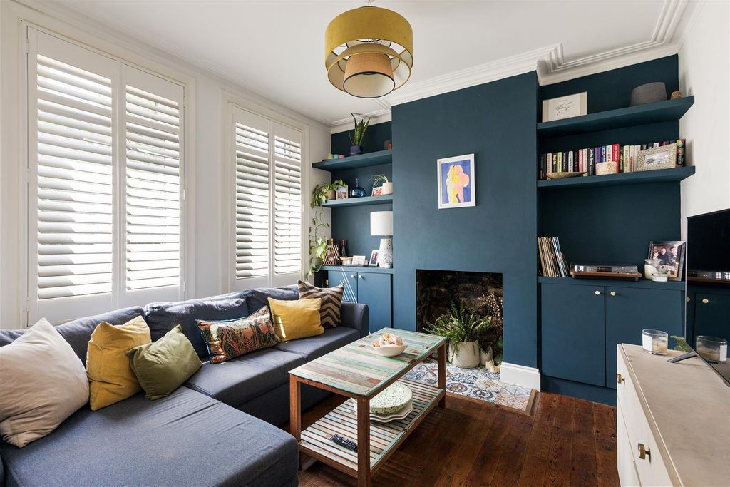 Property photo 3 of 32 Hitcham Road, E17