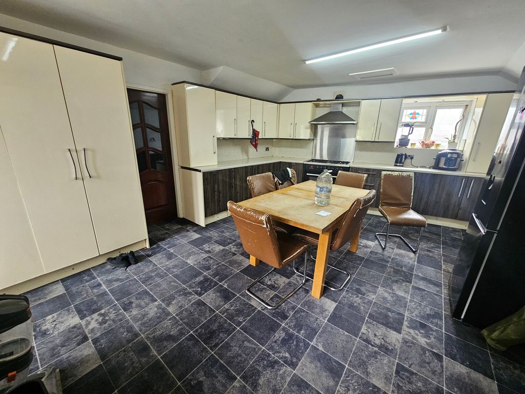 Property photo 3 of 25