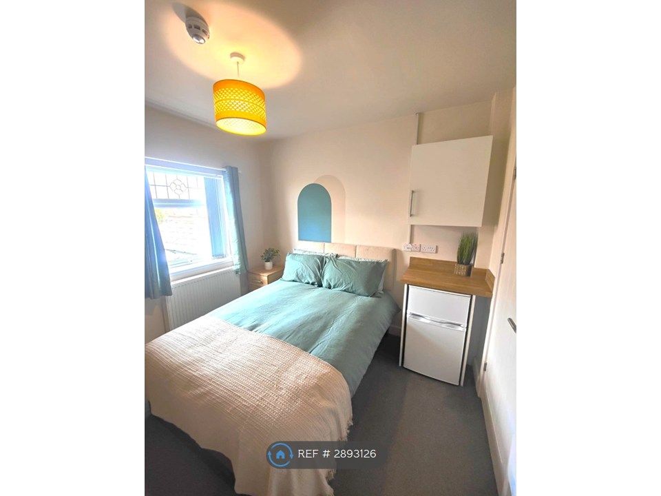 Property photo 1 of 17 Bedroom