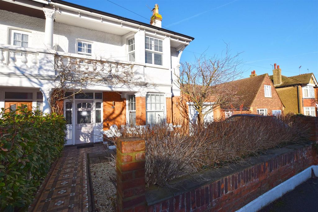 Property photo 1 of 31