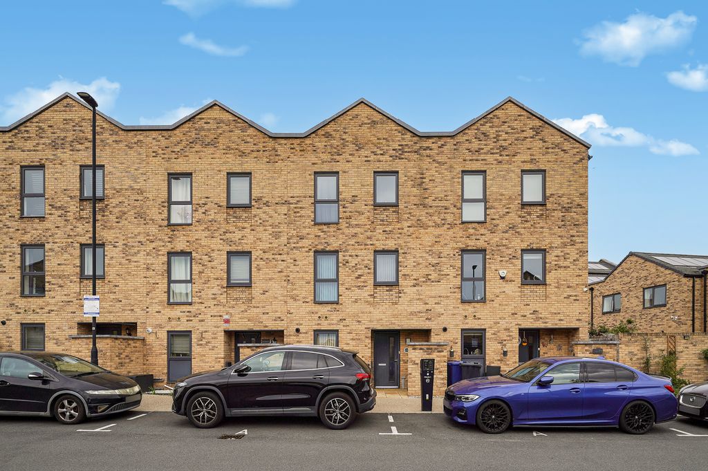 Property photo 1 of 15 20Fentonrdext