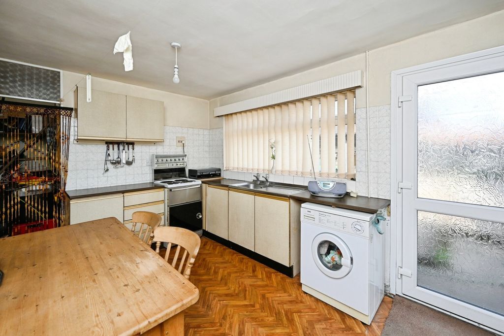 Property photo 2 of 17 Kitchen