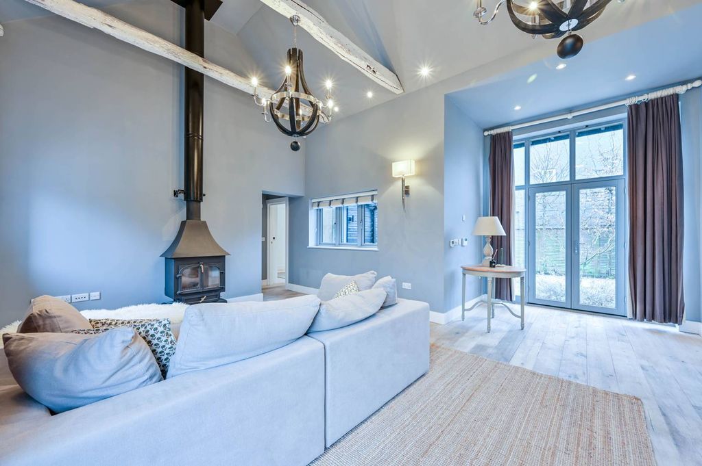 Property photo 3 of 35