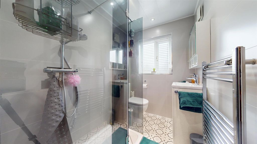 Property photo 3 of 26 Lemon Tree Walk Shower Room