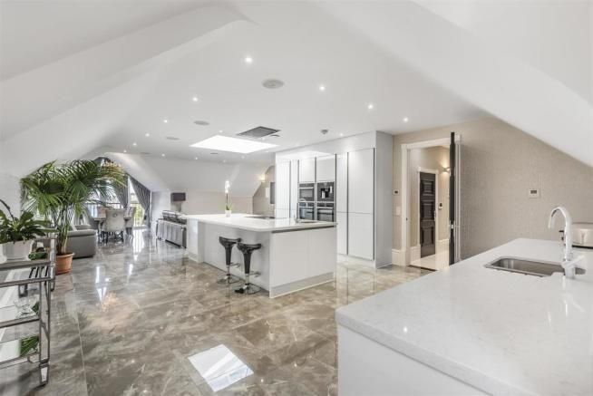 Property photo 2 of 13 Lounge / Kitchen