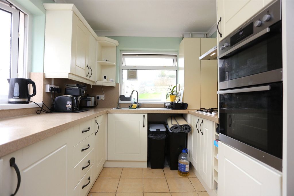Property photo 2 of 13 Picture No. 17