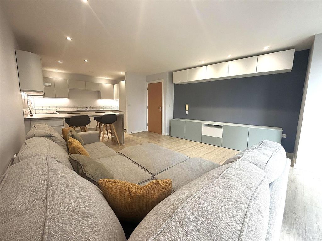 Property photo 3 of 14 Living Room 3.Jpeg