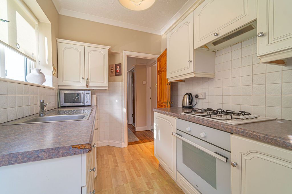 Property photo 2 of 30