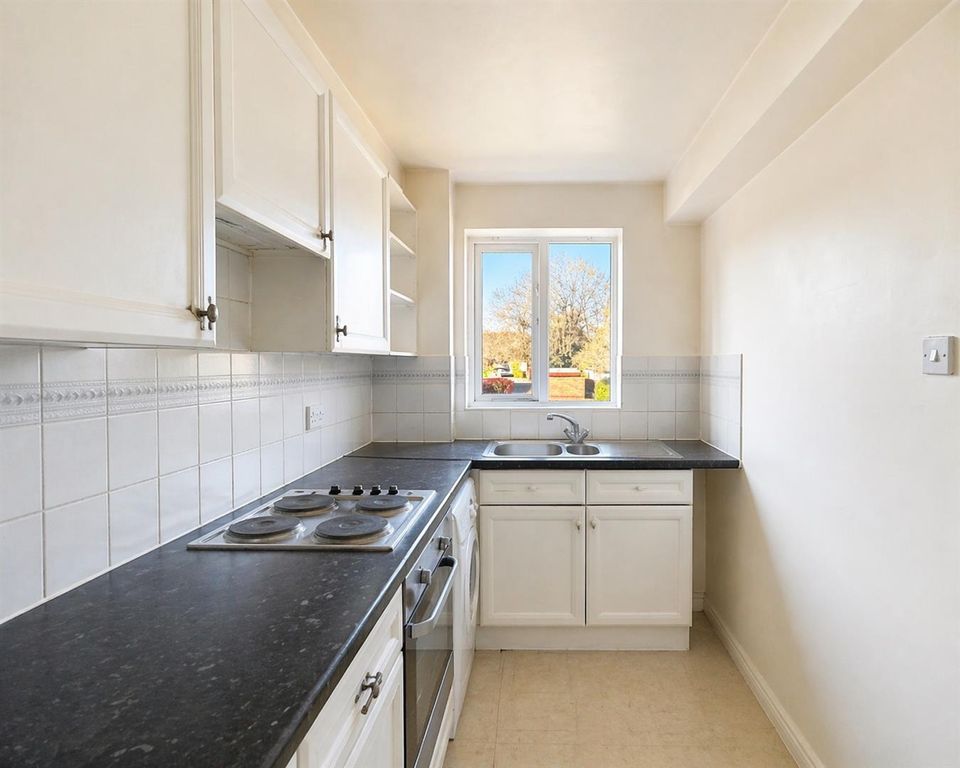 Property photo 3 of 7 Kitchen