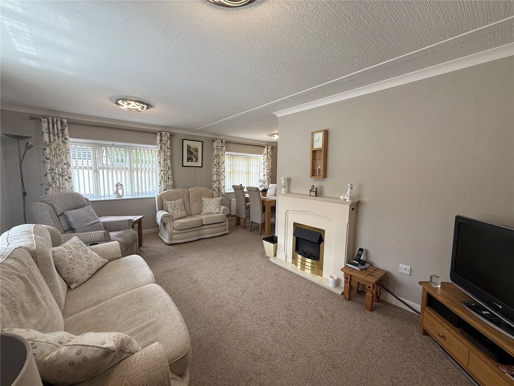 Property photo 2 of 18 Picture No. 11