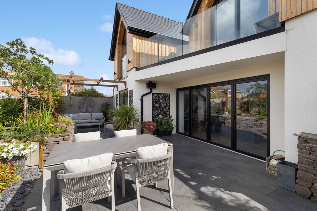 Property photo 3 of 21