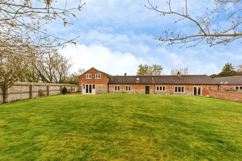 Property photo 2 of 21