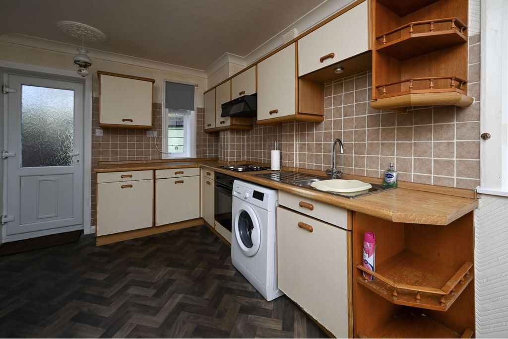 Property photo 3 of 31