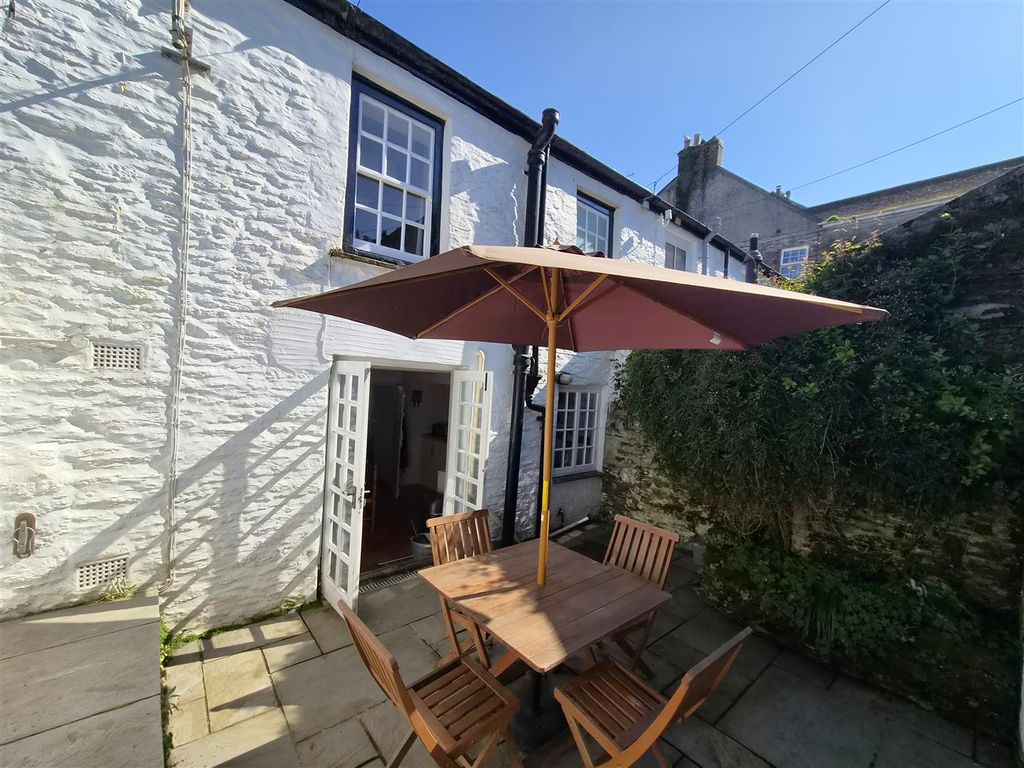 Property photo 2 of 16 Sitting Area.Jpg