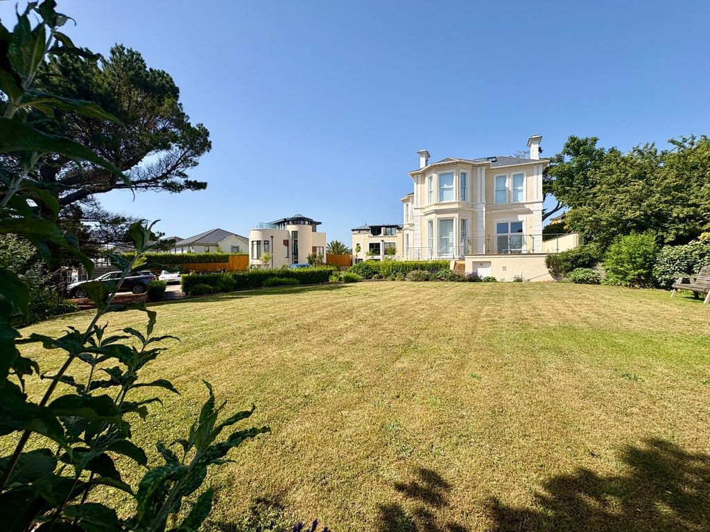 Property photo 2 of 35