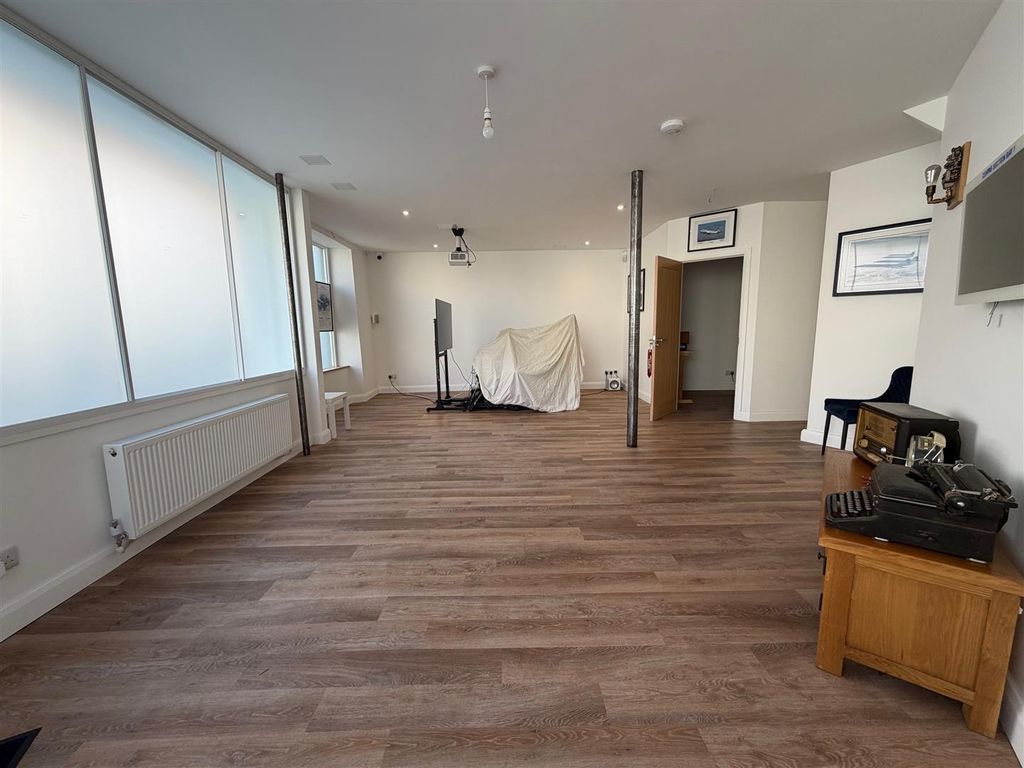 Property photo 3 of 16 16.Jpg