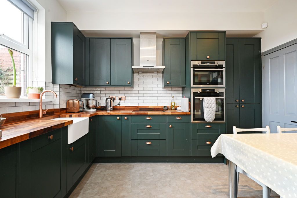 Property photo 1 of 22 Dining Kitchen