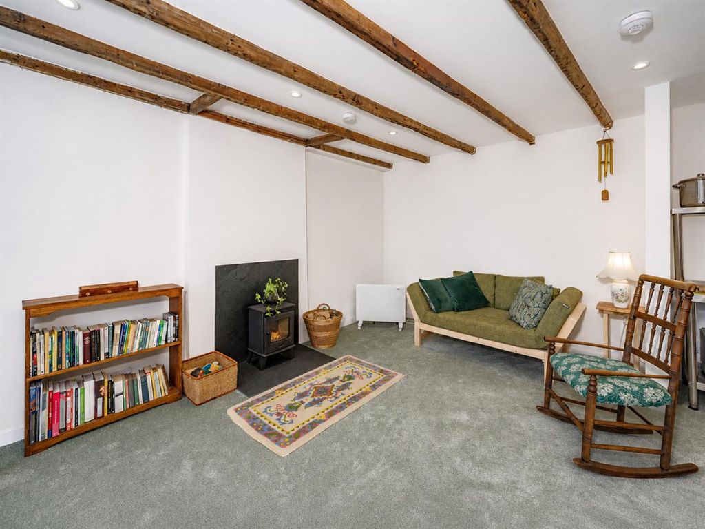 Property photo 3 of 18 2 Grants Pend Kirriemuir-3.Jpg