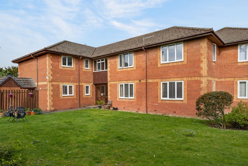 Property photo 1 of 8 Outside (2)