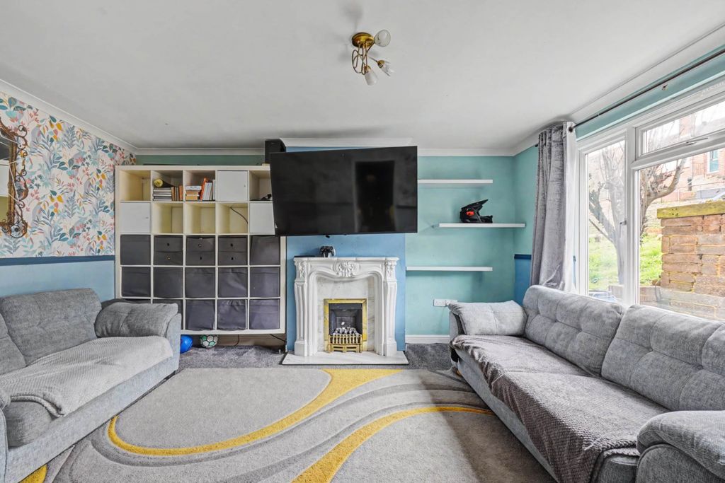 Property photo 3 of 18