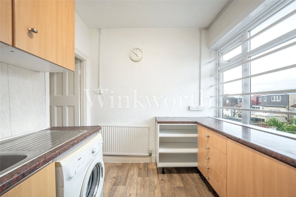 Property photo 2 of 9 Picture No. 33