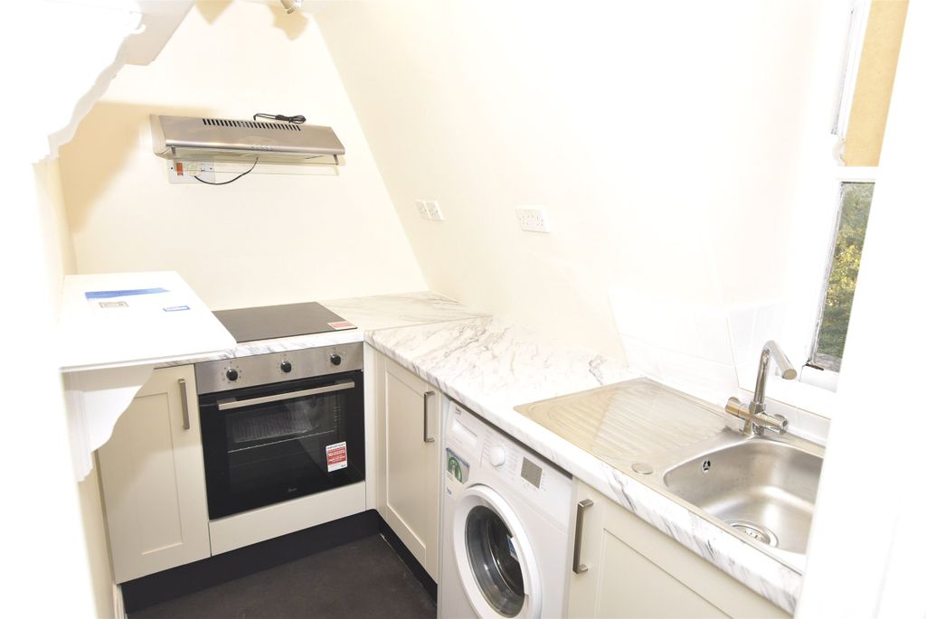 Property photo 3 of 8 Kitchen