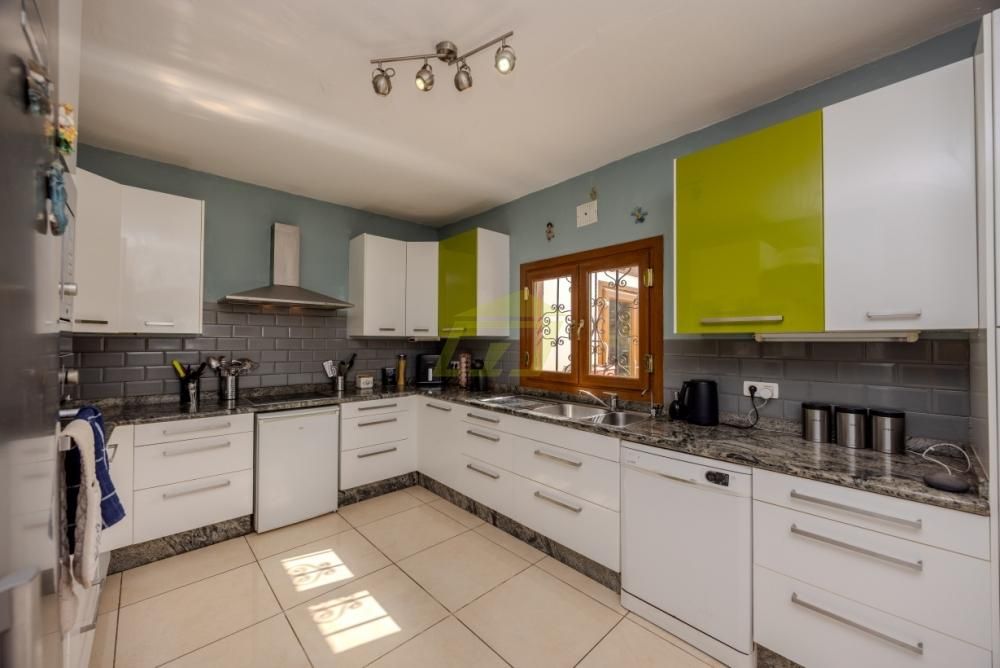 Property photo 2 of 29