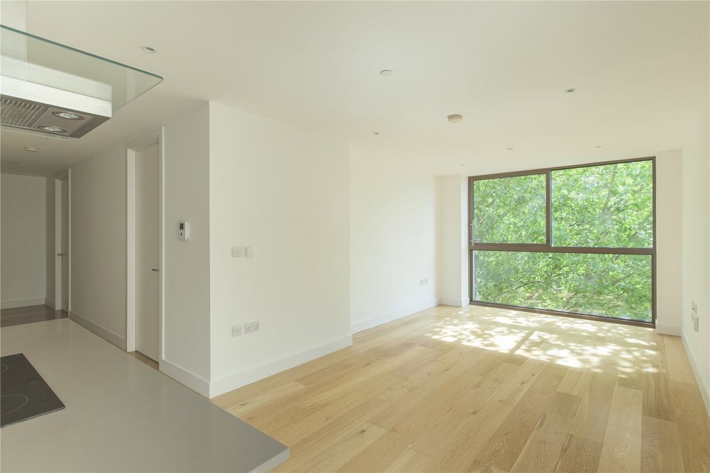 Property photo 3 of 8 Kitchen/Sitting Room