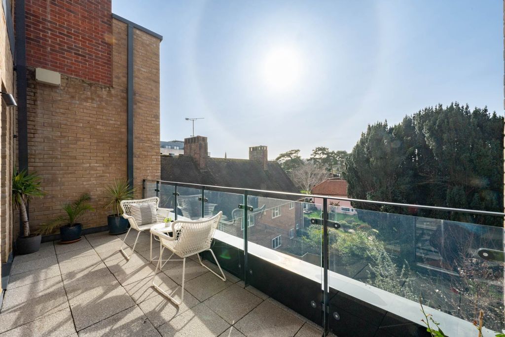 Property photo 2 of 23